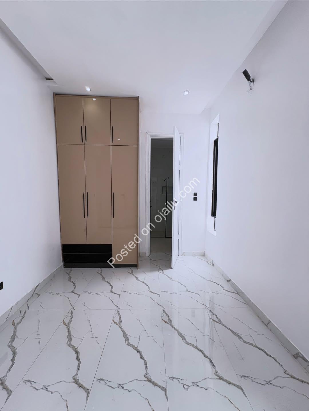 Dream Home Oasis: 4BR Duplex with Pool & BQ