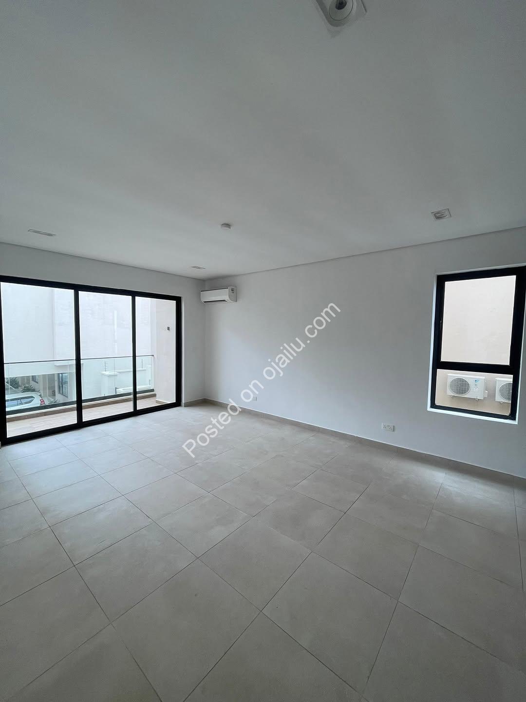 Waterfront Majesty: 5-Bed Ikoyi Palace with Pool & Gym