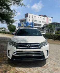 Luxury SUV: 2013 Mercedes ML350 4Matic w/ Panoramic Roof