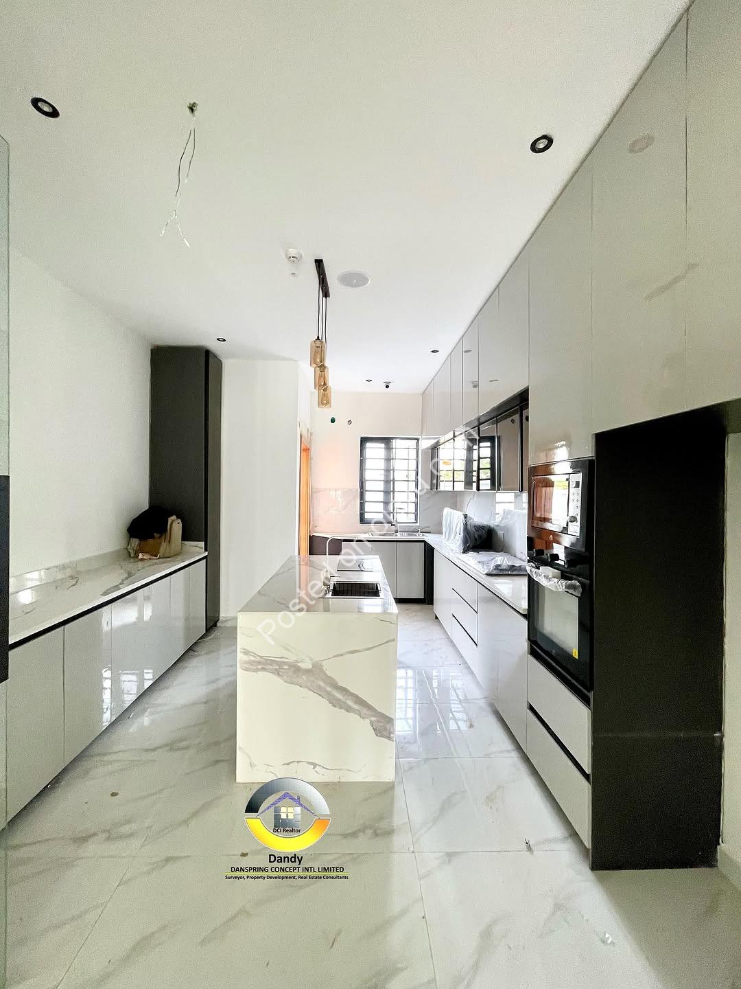 Lekki’s Ultimate 4-Bedroom Haven with Rooftop Oasis