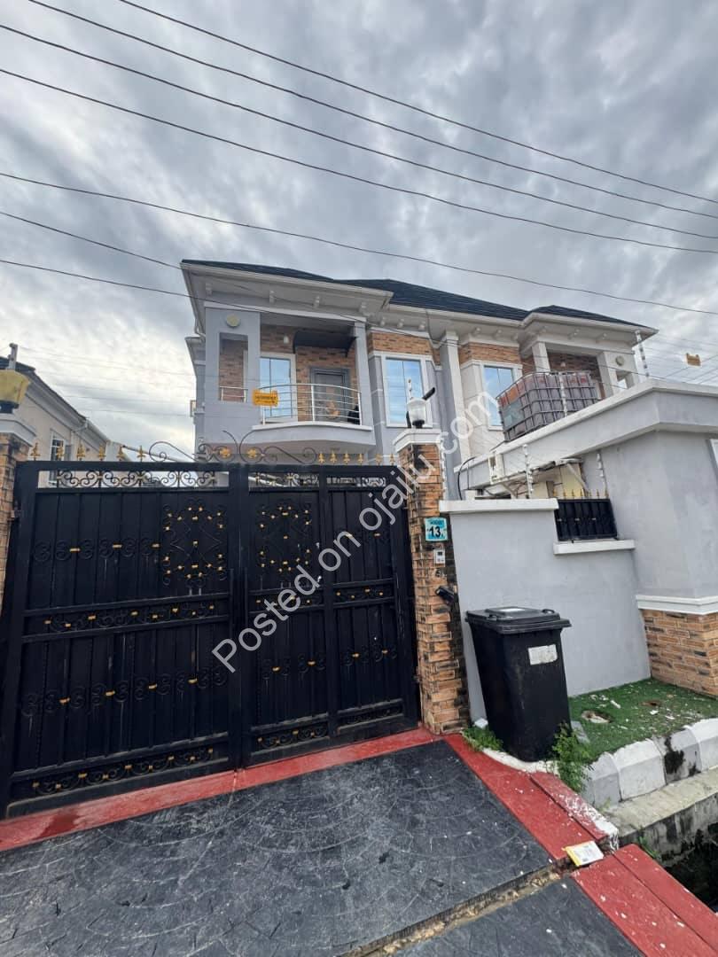 Distress Sale: Luxury 4-Bed Semi-Detached Duplex in Lekki