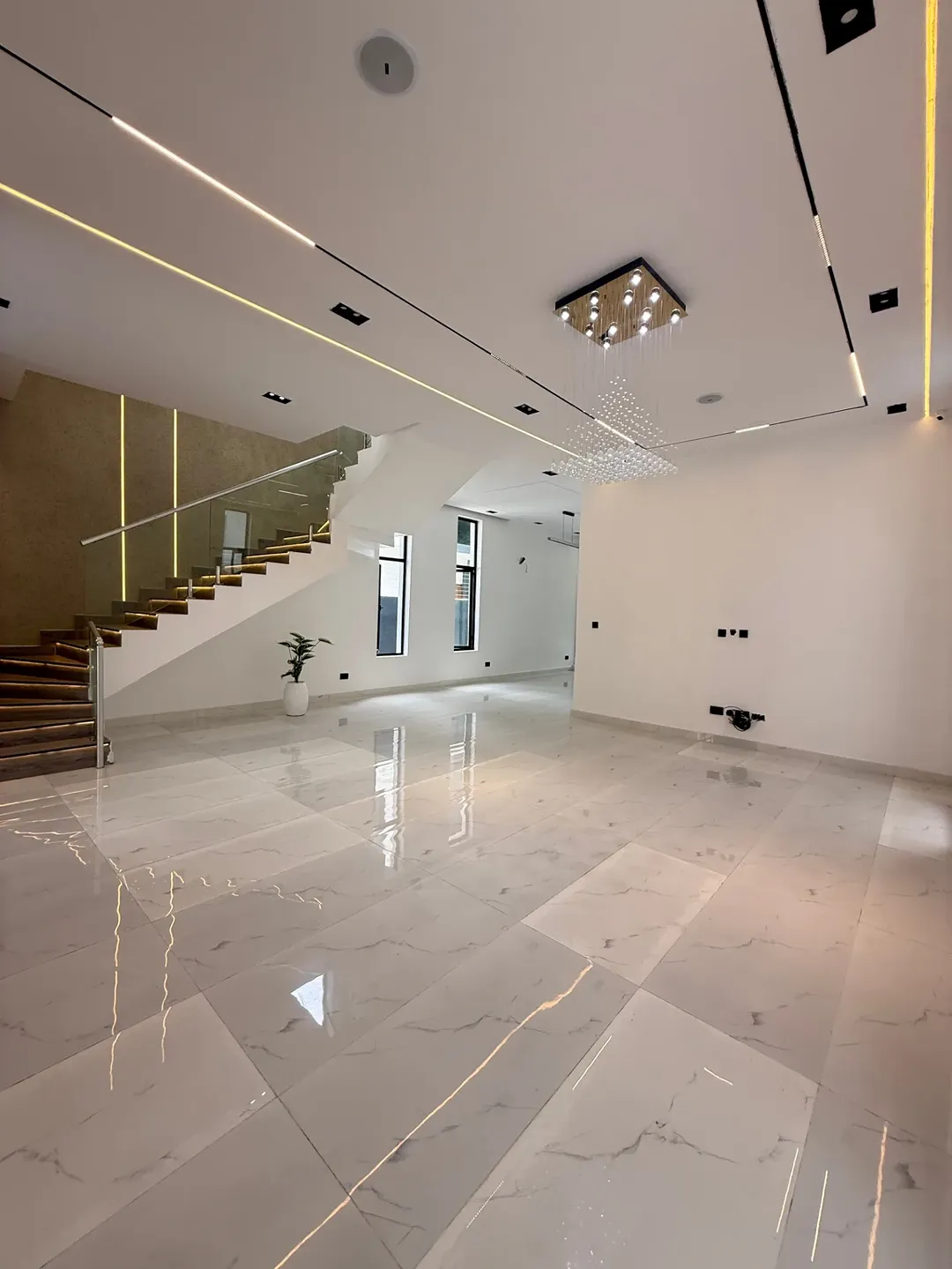 Lagos Luxury: 5-Bed Poolside Estate in Chevron
