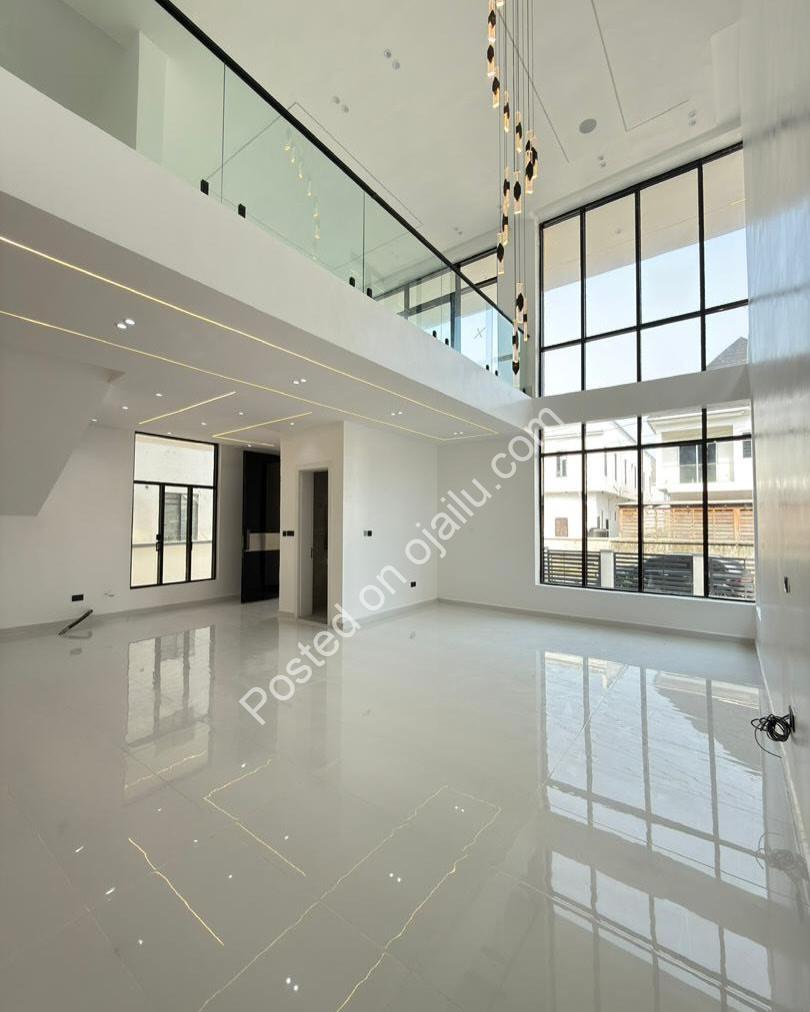 5-Bedroom Lekki Oasis: Pool, Cinema & Rooftop Paradise