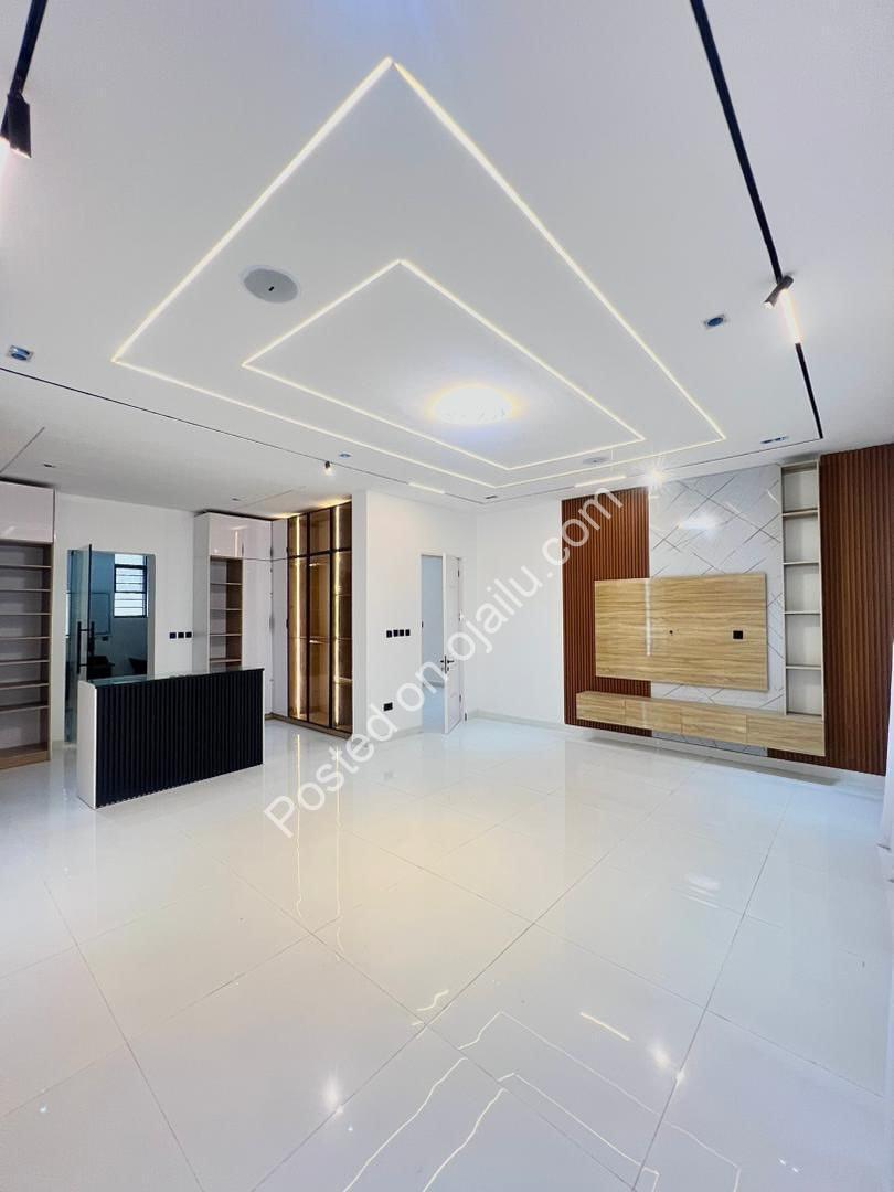 Elegant 5-Bed Dulex with Private Pool & Cinema
