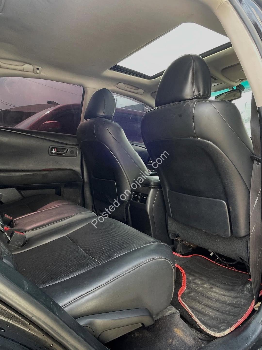 Head-Turning Lexus RX350: Full Option, Heads-Up Display