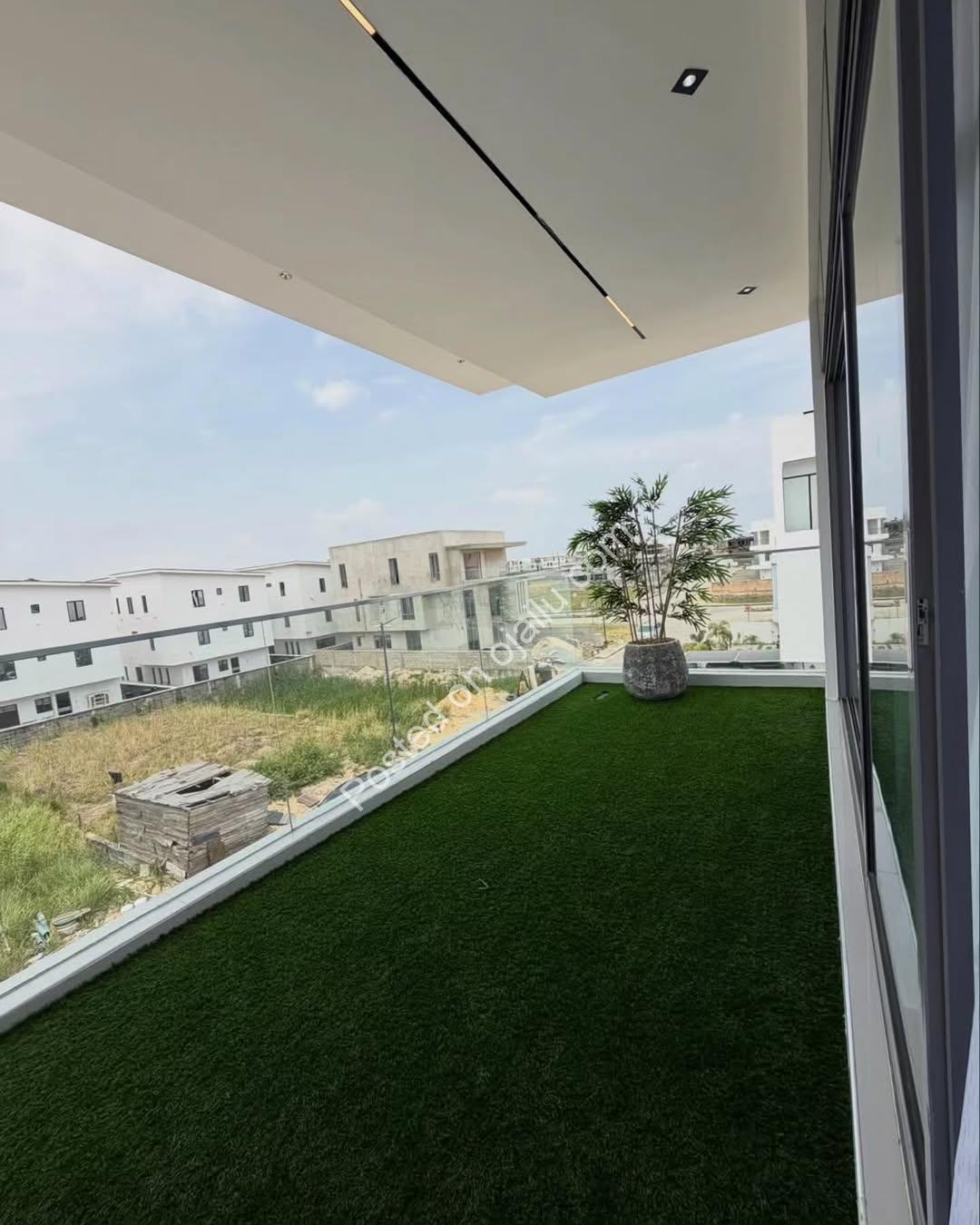 5-Bed Smart Duplex: Cinema, Pool & Elevator