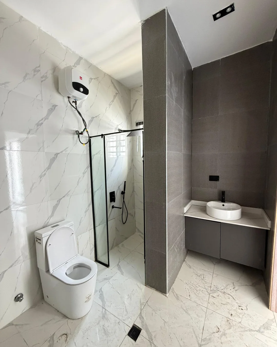 Dream Family Haven: 4BR Terrace Duplex in Prime Ikota