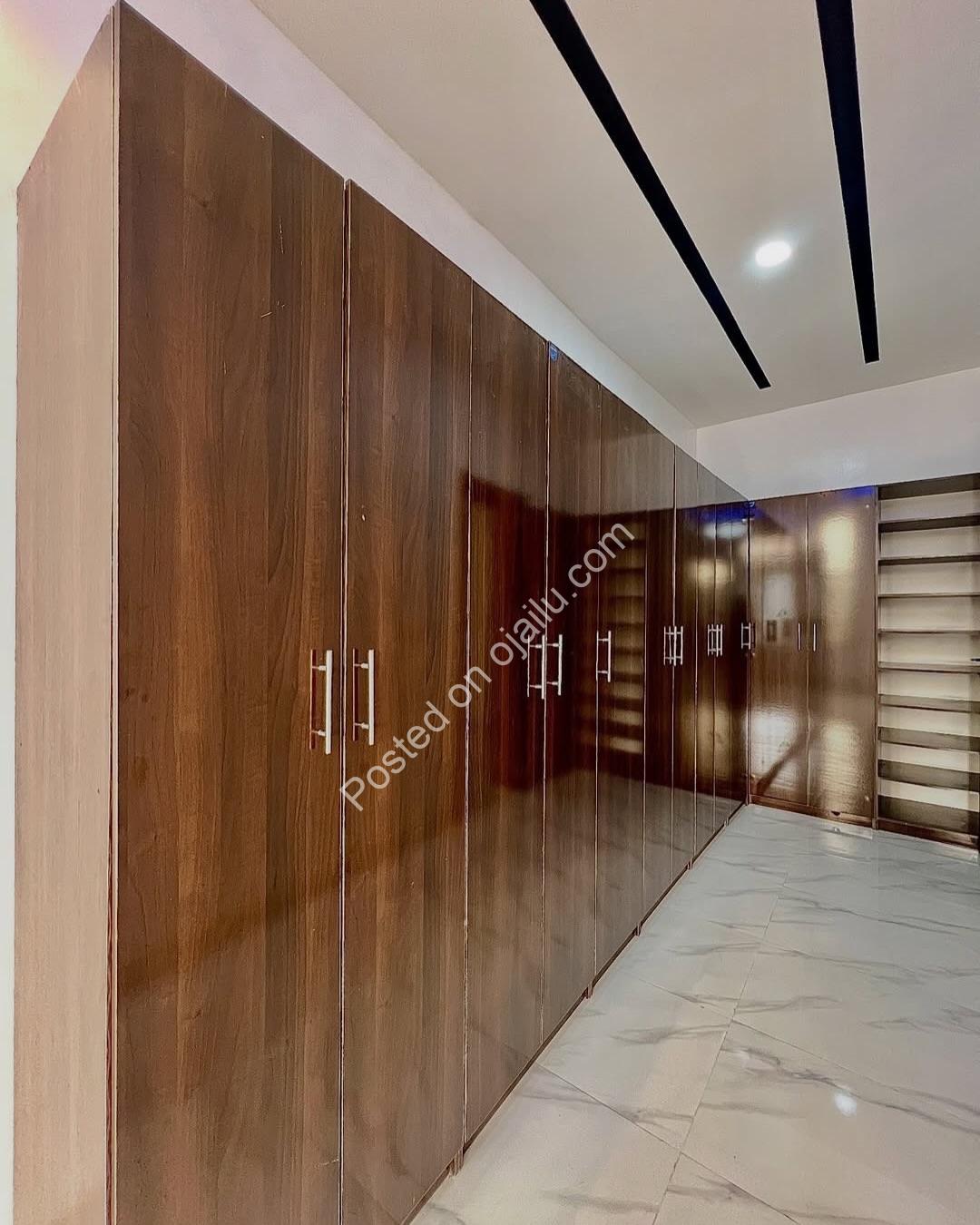 Sophisticated 4-Bed Semi-Detached in Chevron