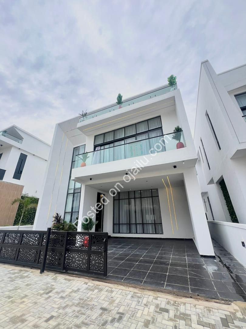 Lekki’s Ultimate Family Sanctuary with Private Pool