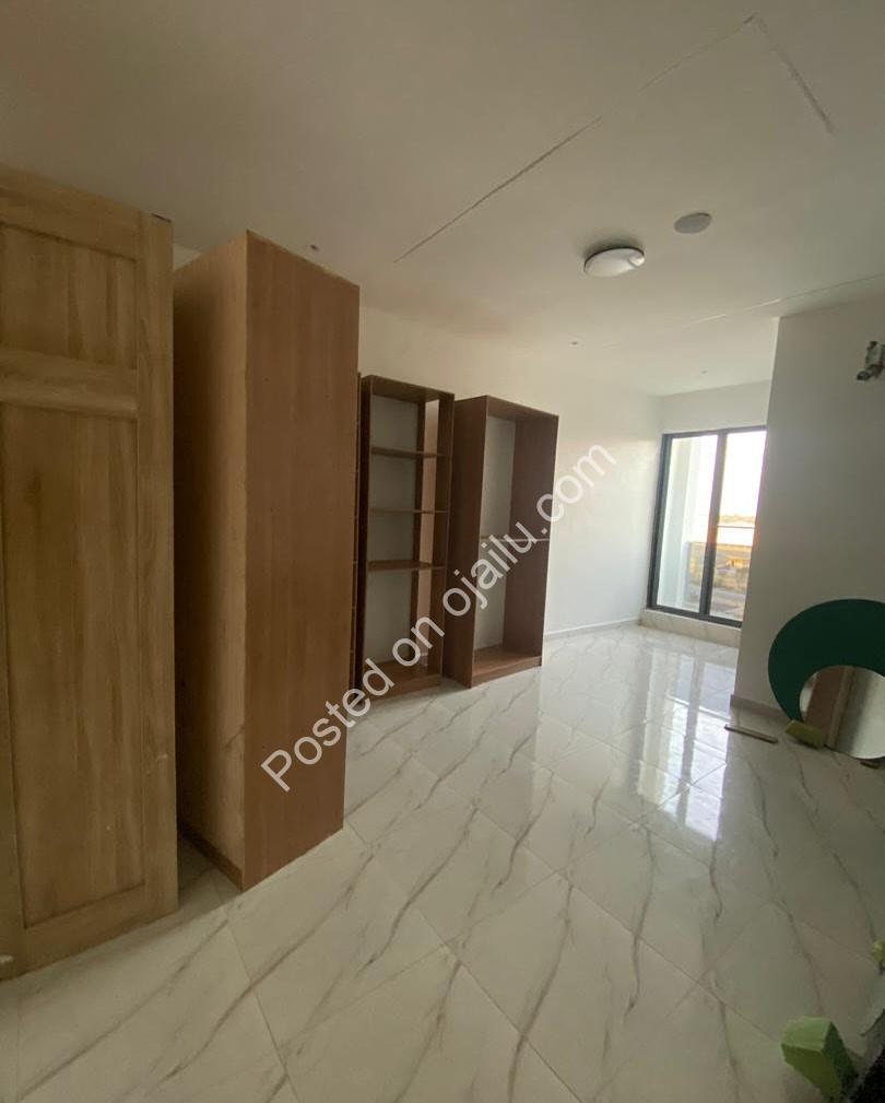 Lekki’s New Road Gem: 2-Bed Ensuite with Pool