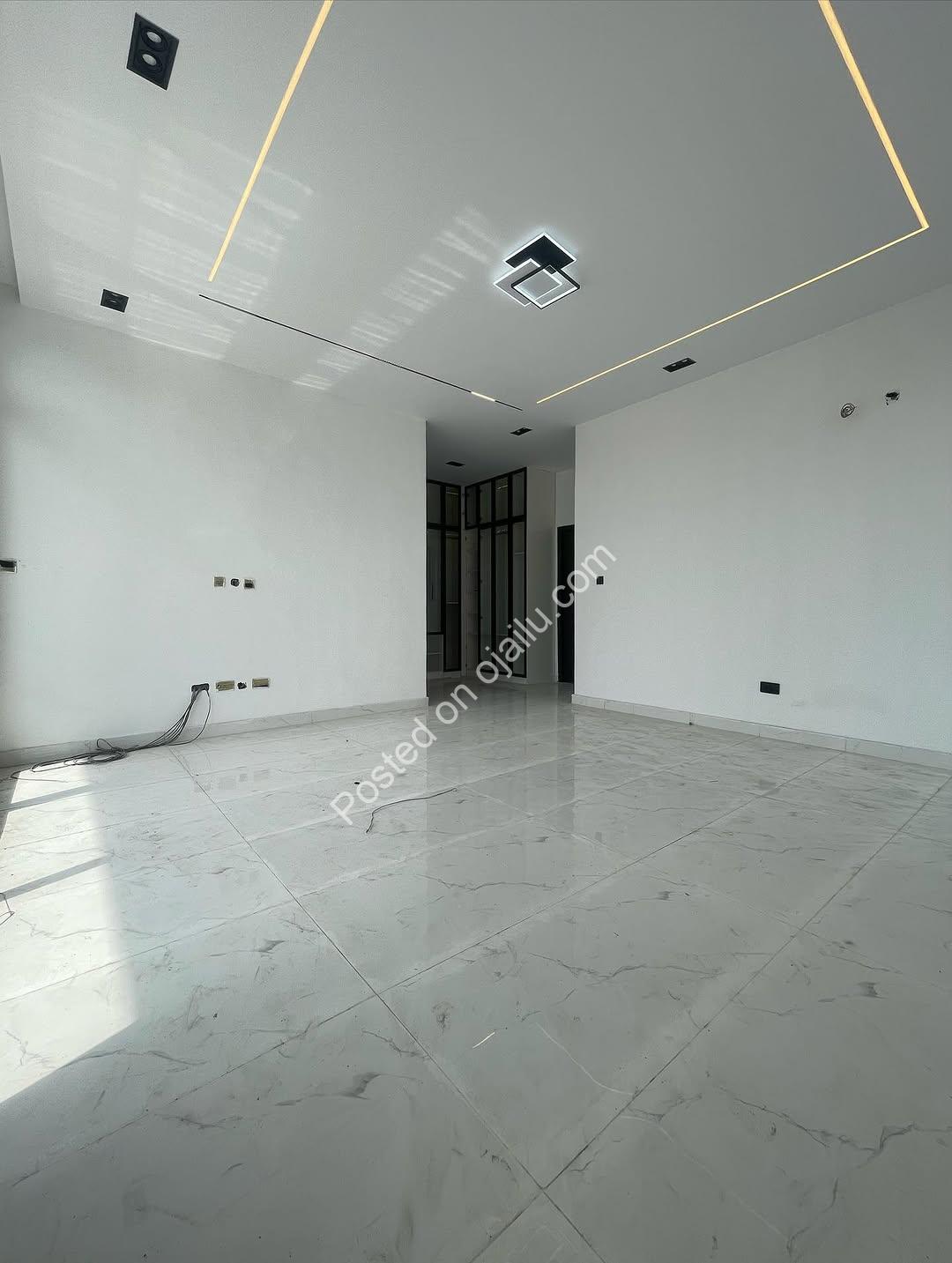 Modern 5-Bed Sanctuary w/ Pool & Bluetooth Sound