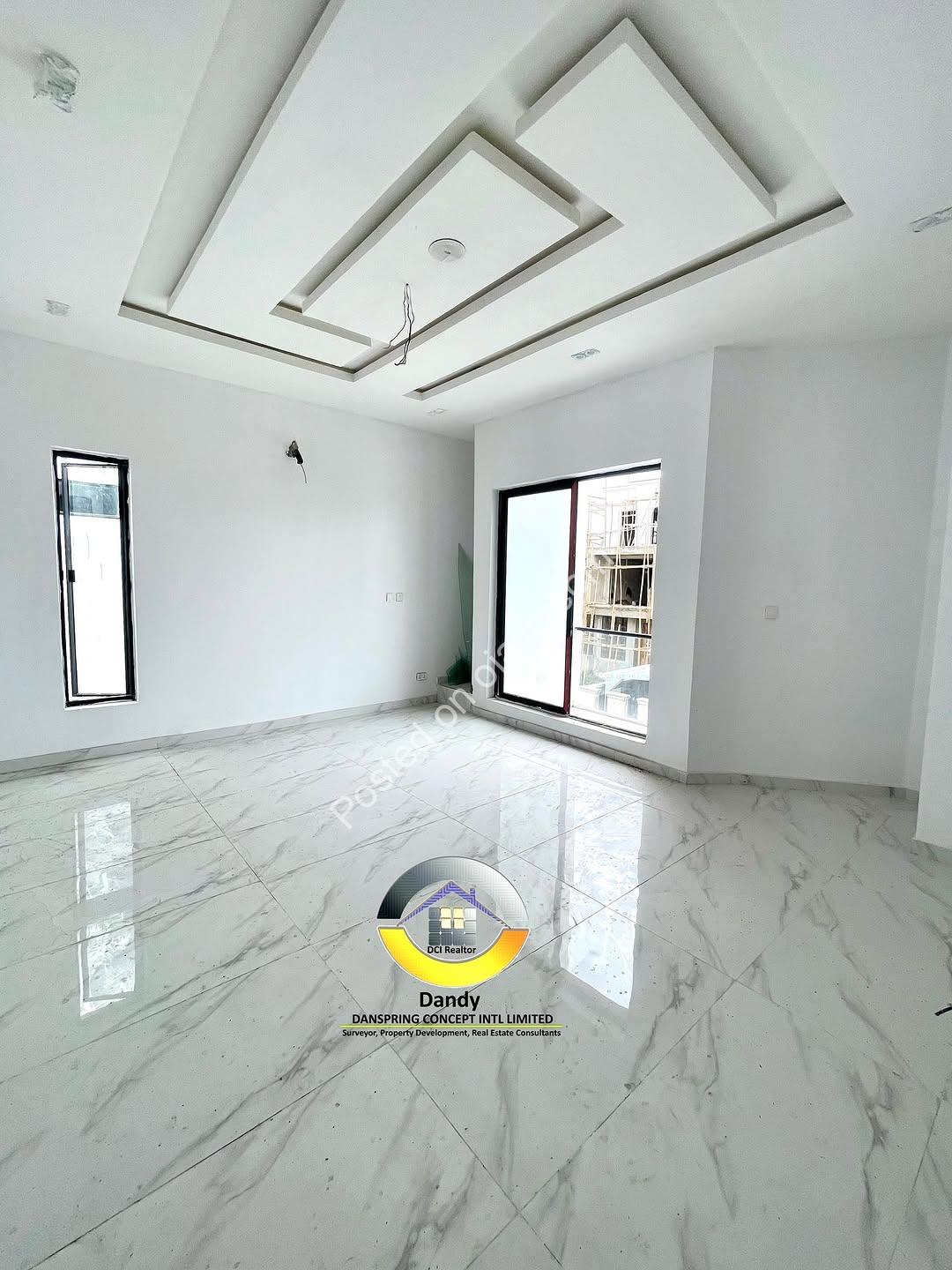 Modern 4-Bed Duplex with Pool in Chevron