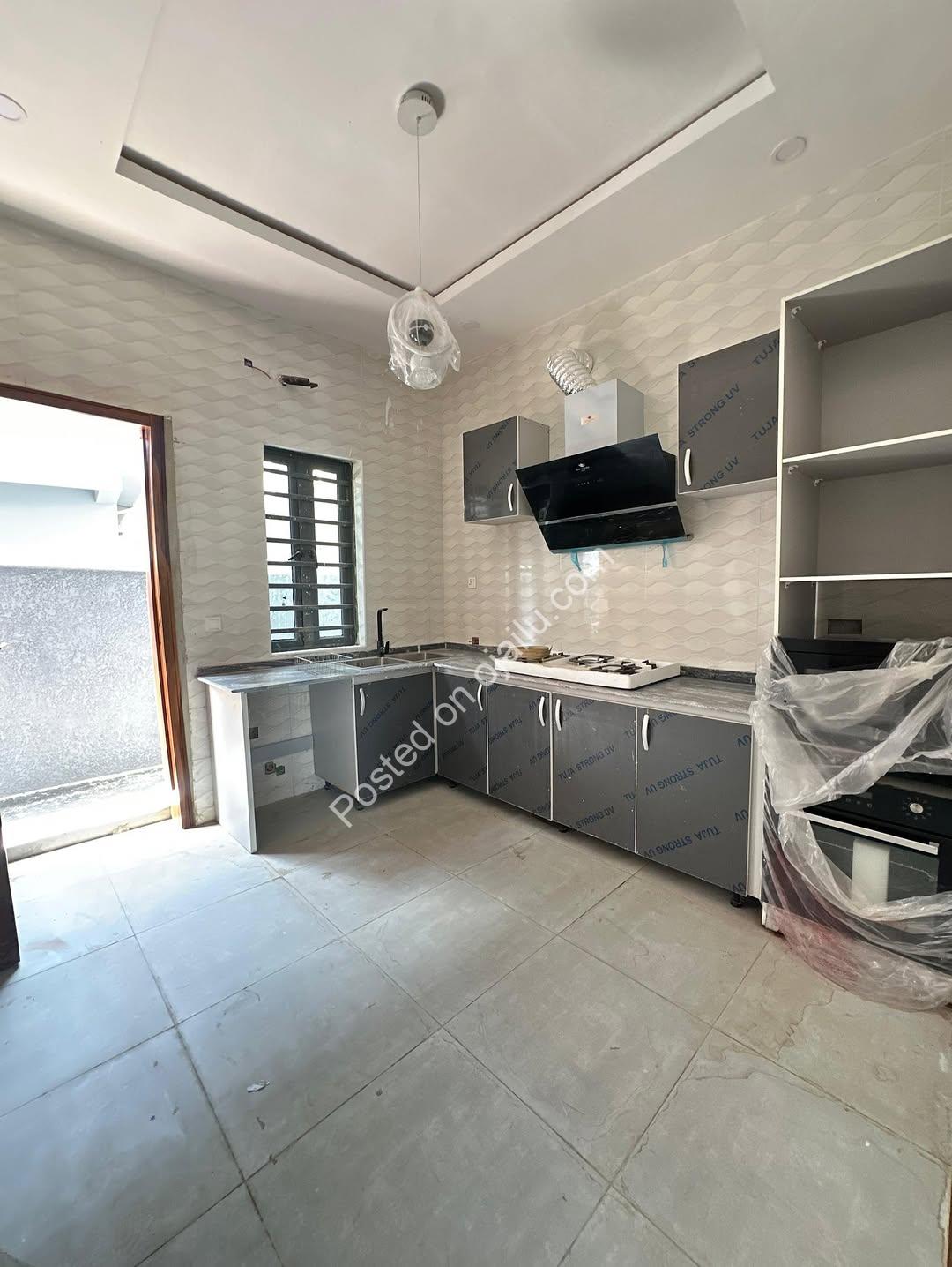 4-Bed Terrace Duplex: Smart Home, Prime Lekki