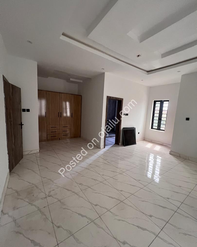 Lekki’s Finest: 4-Bed Ensuite Haven, 150M