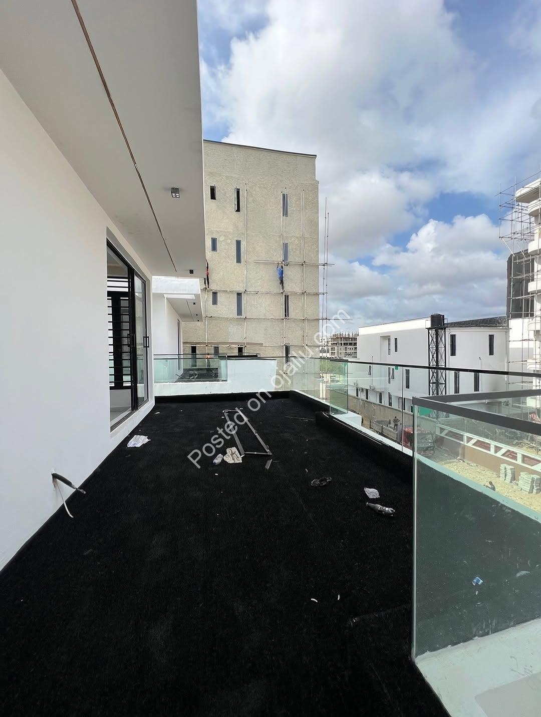 Lekki Phase 1: 5-Bedroom Oasis with Pool & Cinema