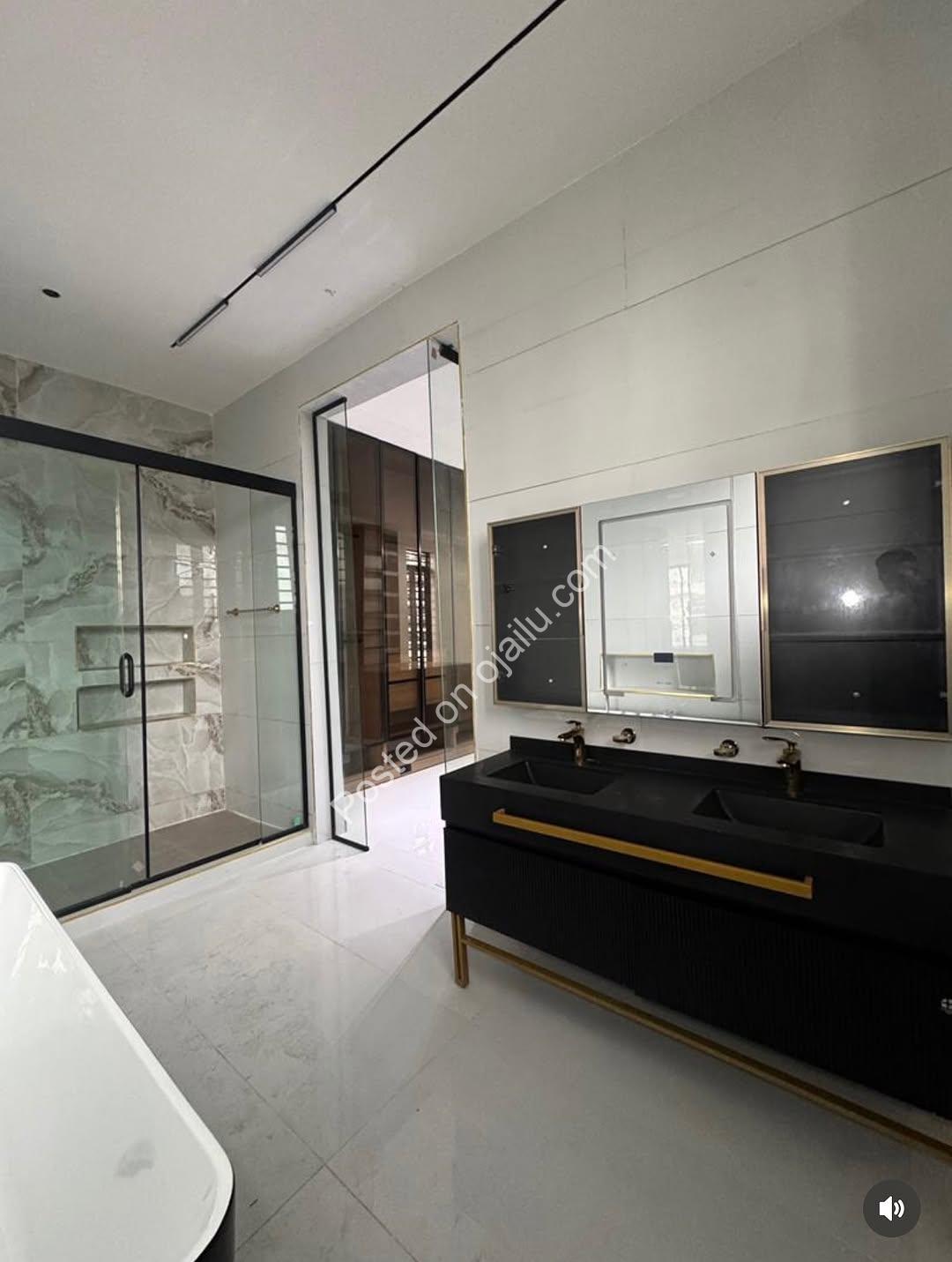Lekki Phase 1: 5-Bedroom Oasis with Pool & Cinema