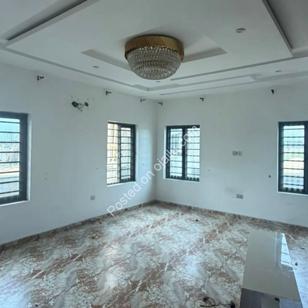 Exquisite 4-Bedroom VGC Duplex | Prime Living