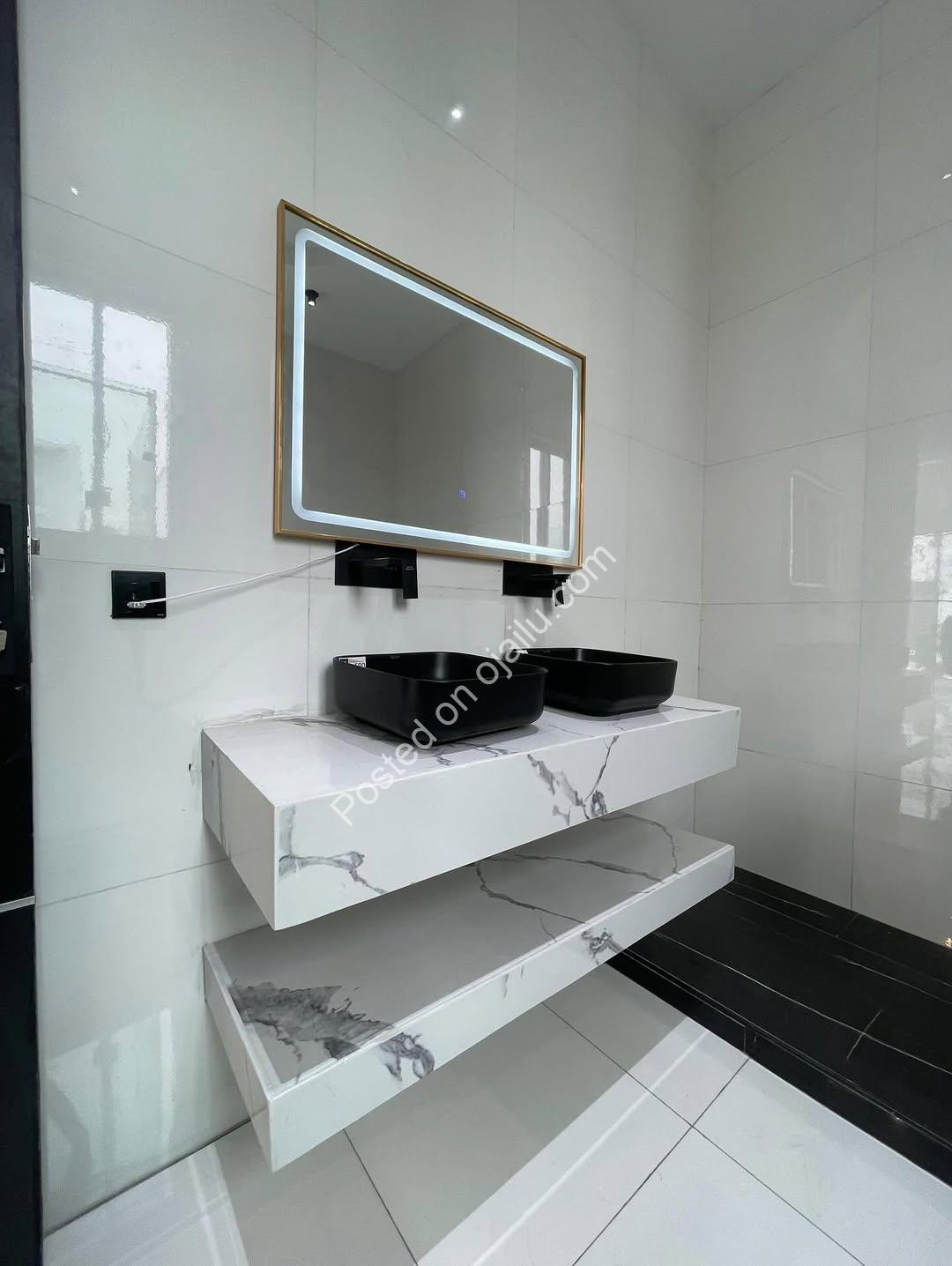 Grand 5-Bedroom Duplex in Prime Chevron Lekki
