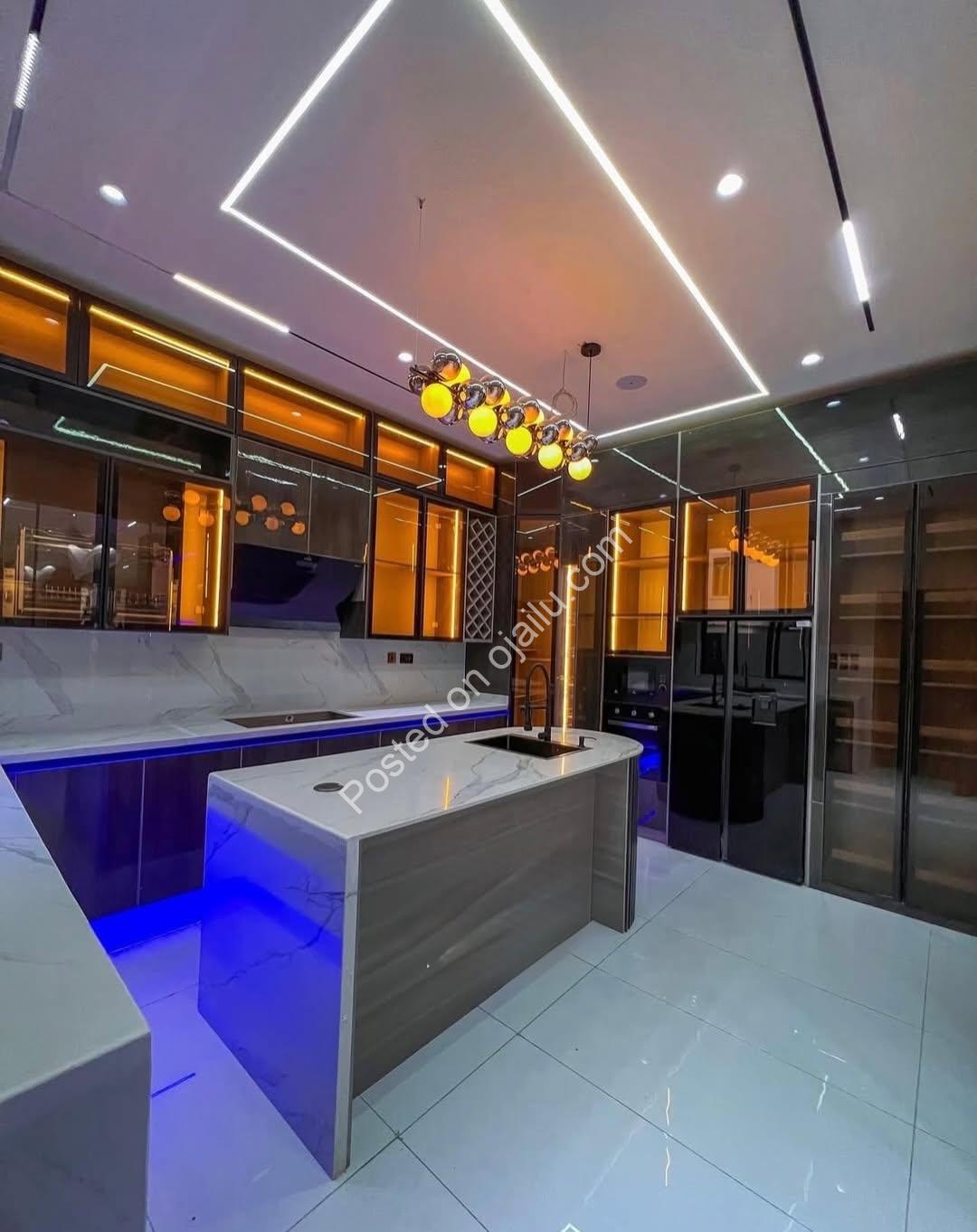 5-Bed Duplex in Lekki: Pool, Jacuzzi, 40% ROI