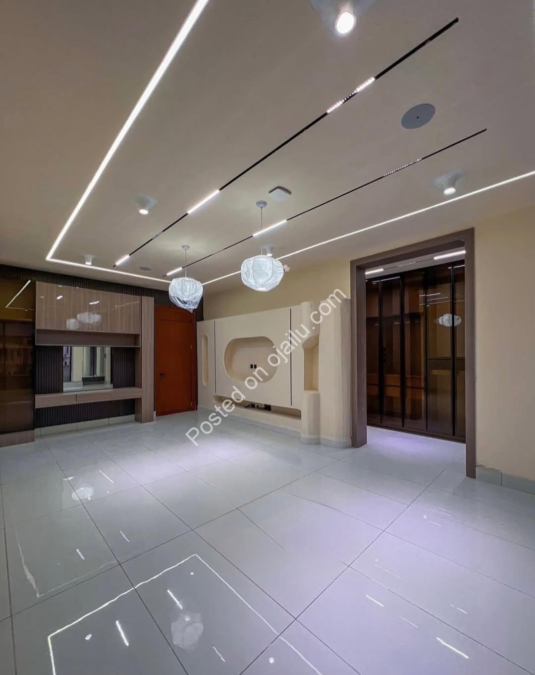 5-Bed Duplex in Lekki: Pool, Jacuzzi, 40% ROI