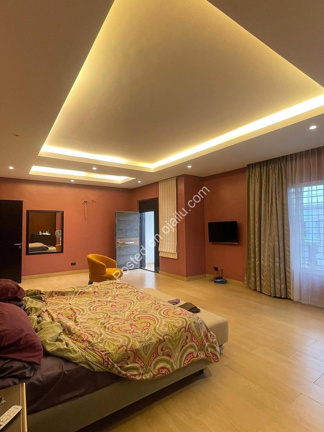 Stunning 5-Bed Mansion with Pool & Smart Home in Chevron