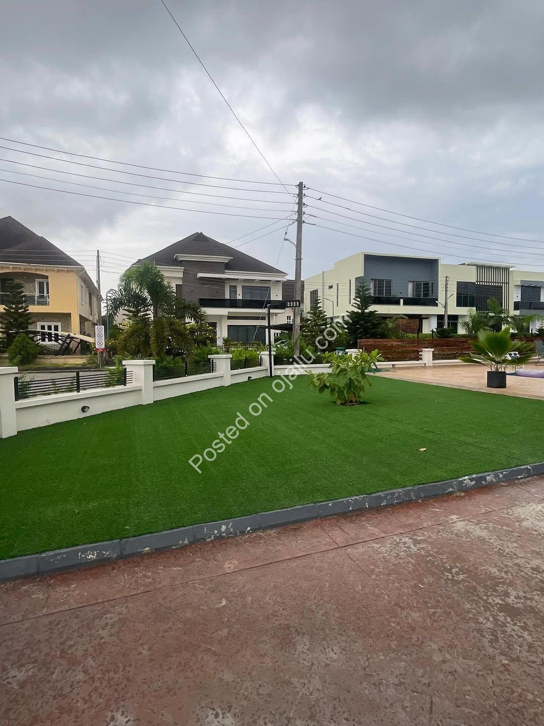 Stunning 5-Bed Mansion with Pool & Smart Home in Chevron