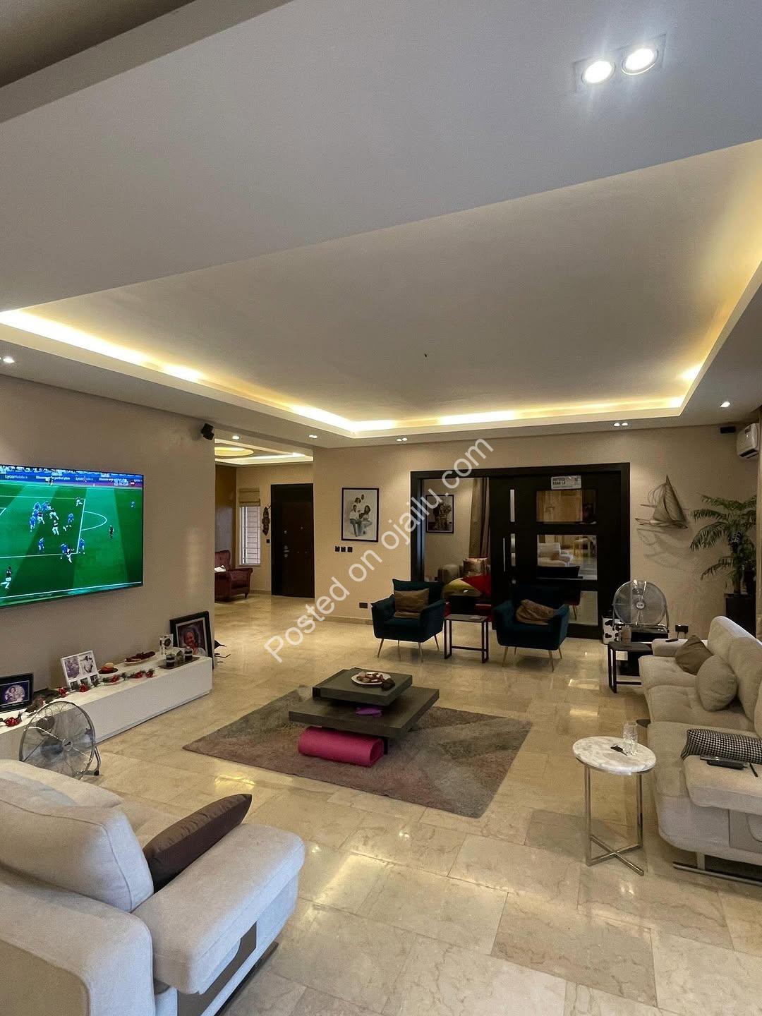 Stunning 5-Bed Mansion with Pool & Smart Home in Chevron