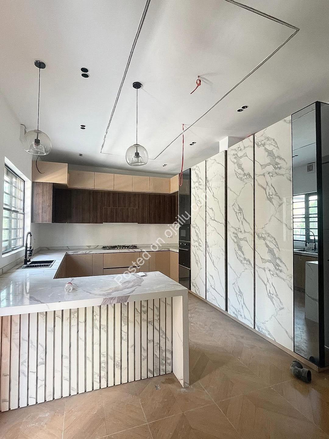 600sqm Corner-Piece: Cinema, Rooftop Terrace & Pool in Chevron