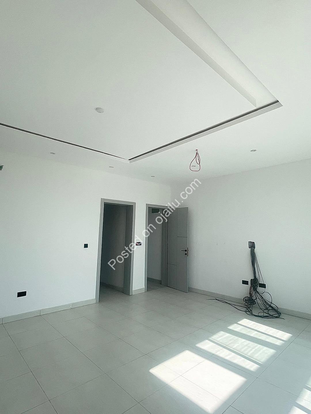 600sqm Corner-Piece: Cinema, Rooftop Terrace & Pool in Chevron