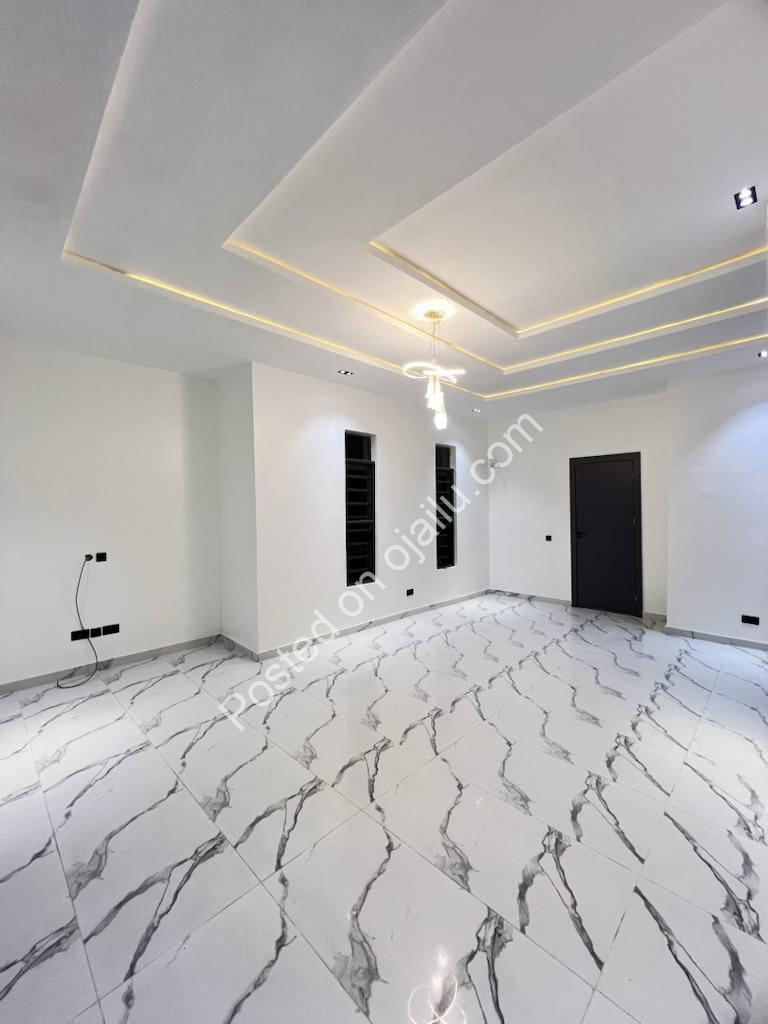 Orchid’s Finest: 5-Bed Smart Home with Cinema & Pool