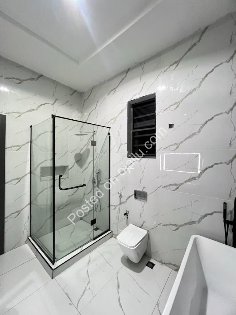 Orchid’s Finest: 5-Bed Smart Home with Cinema & Pool