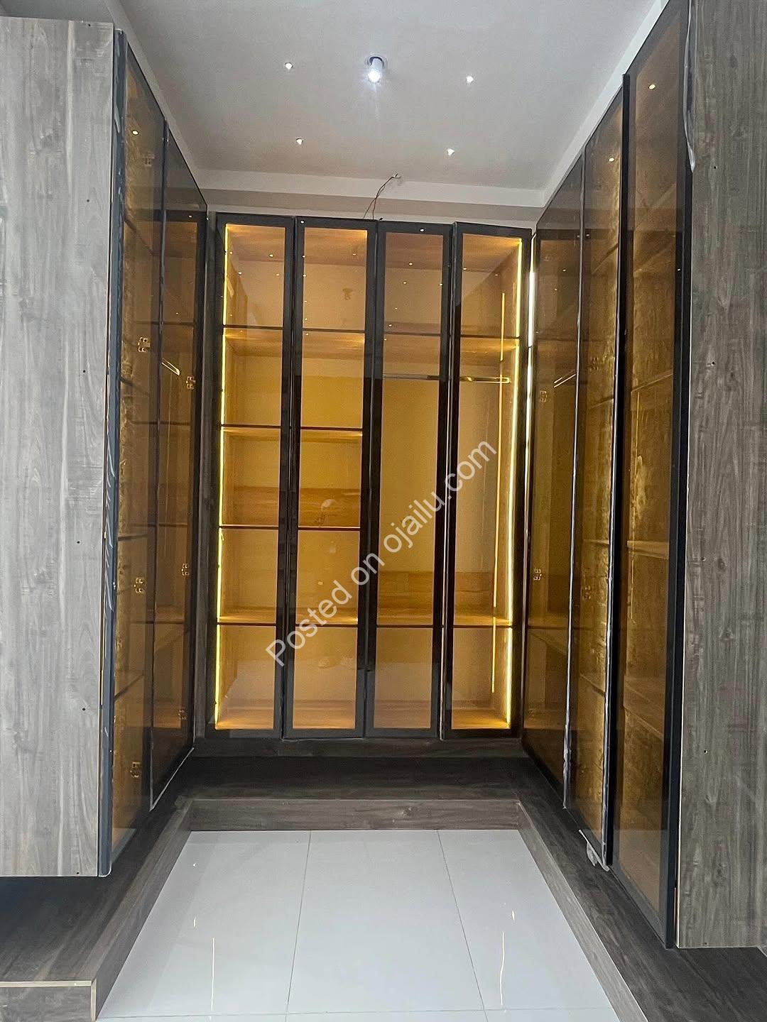 **Elegance Meets Serenity: 5-Bed Duplex in Chevron**