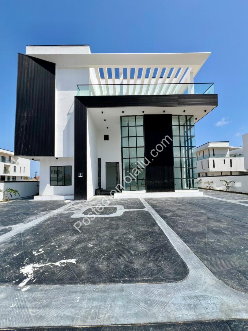 Cinema, Gym & Rooftop Oasis in Ikate