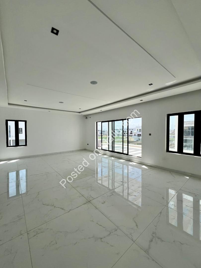 Cinema, Gym & Rooftop Oasis in Ikate
