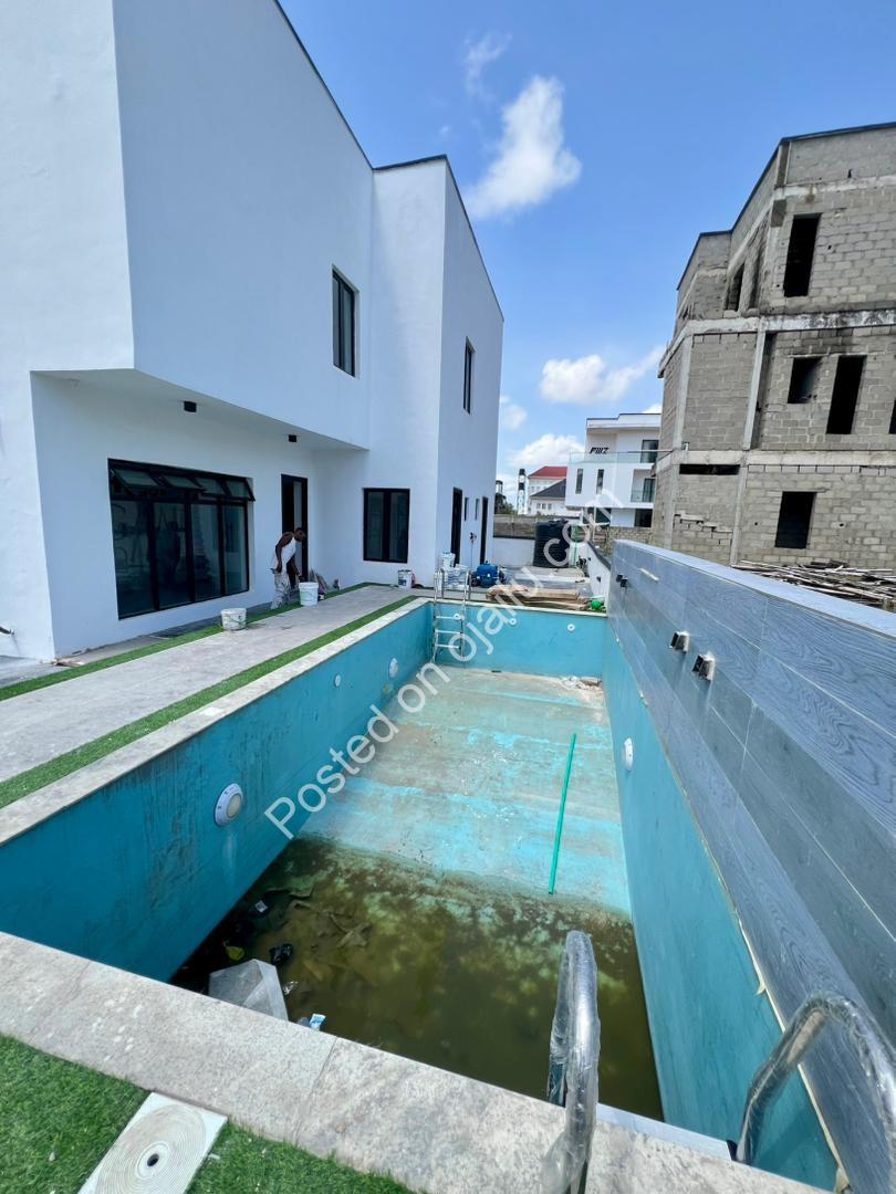 Cinema, Gym & Rooftop Oasis in Ikate