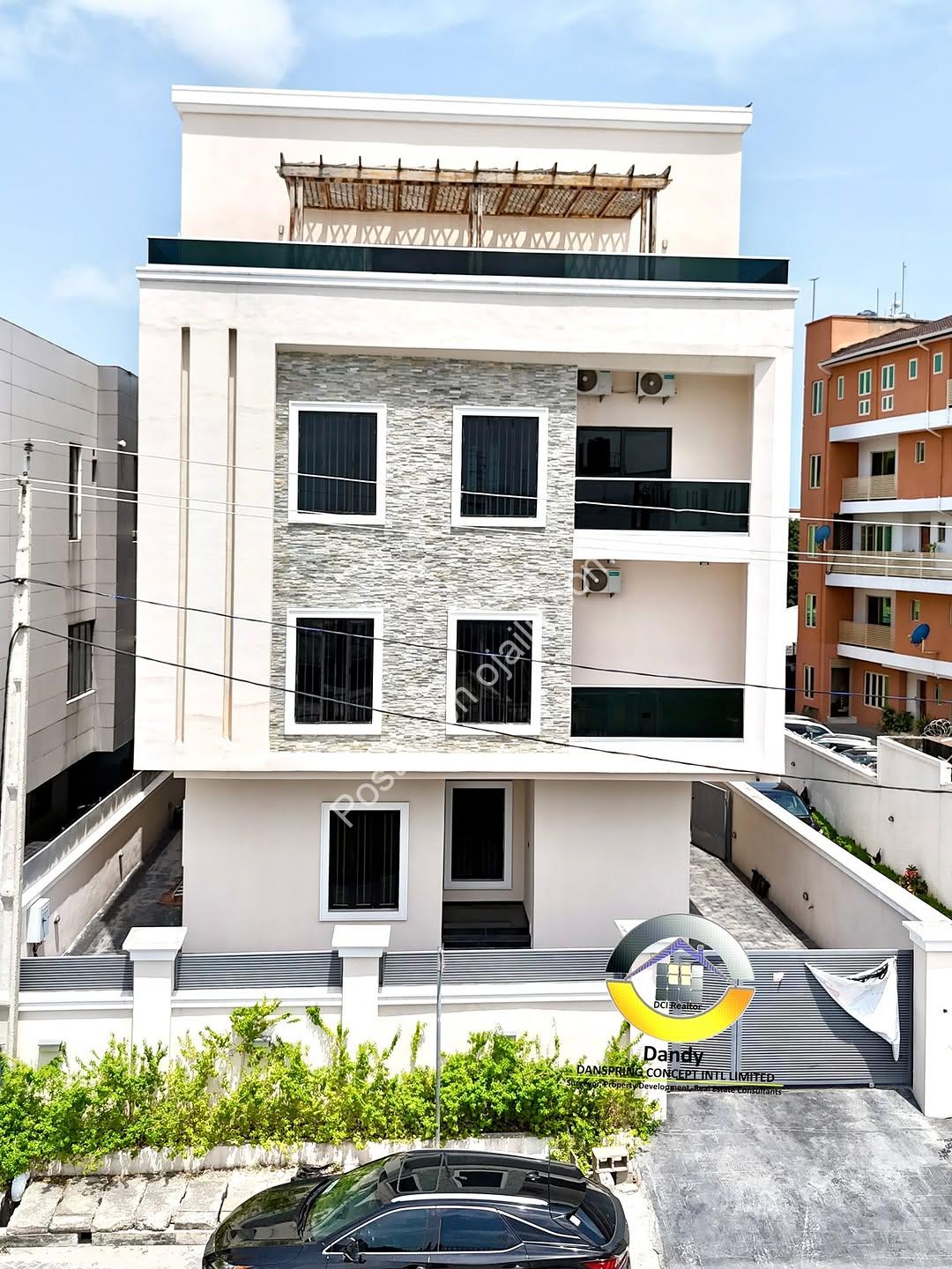 Experience Ocean-View Luxury: 6-Bed Duplex with Cinema & Rooftop Terrace