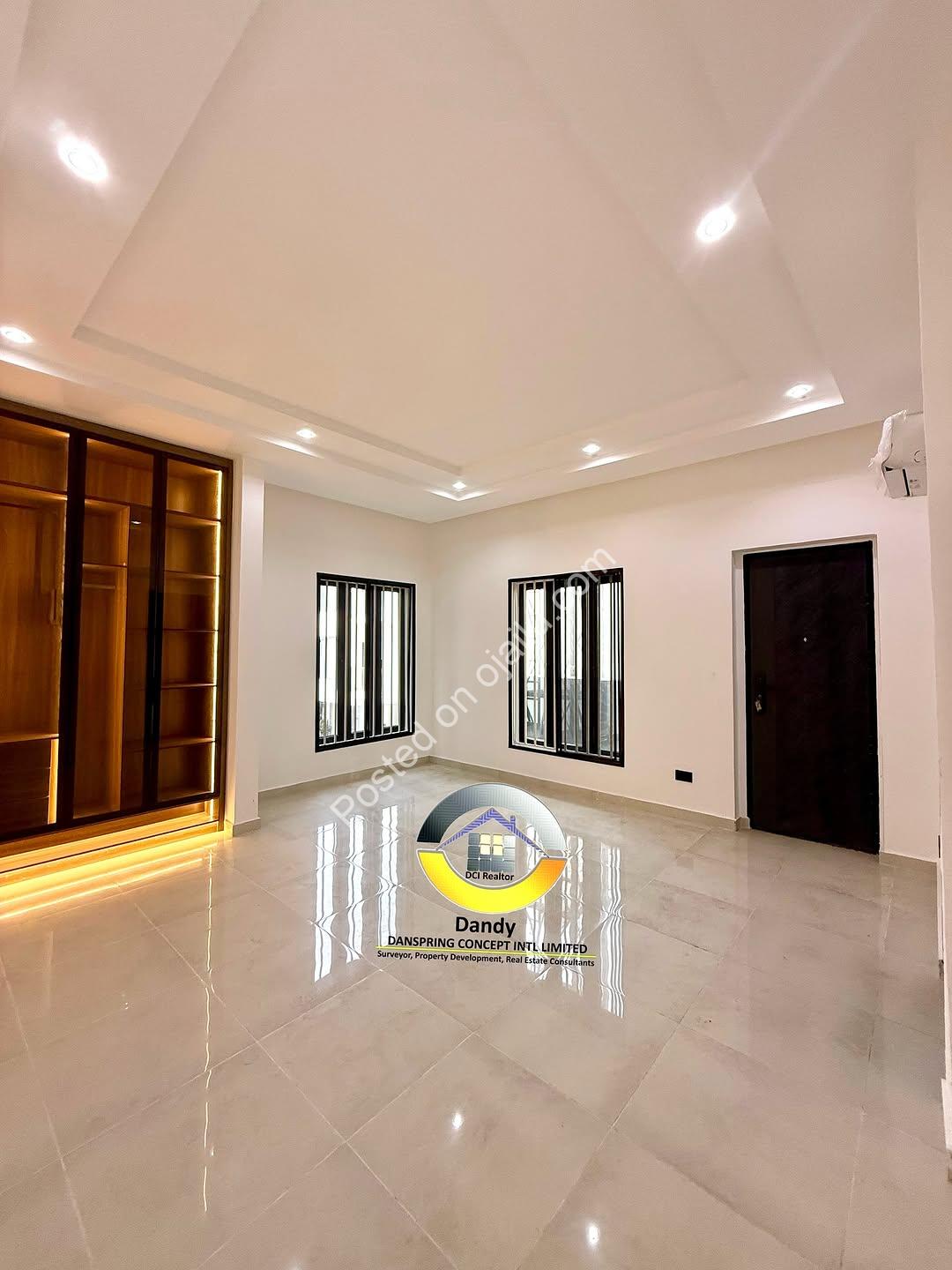 Experience Ocean-View Luxury: 6-Bed Duplex with Cinema & Rooftop Terrace
