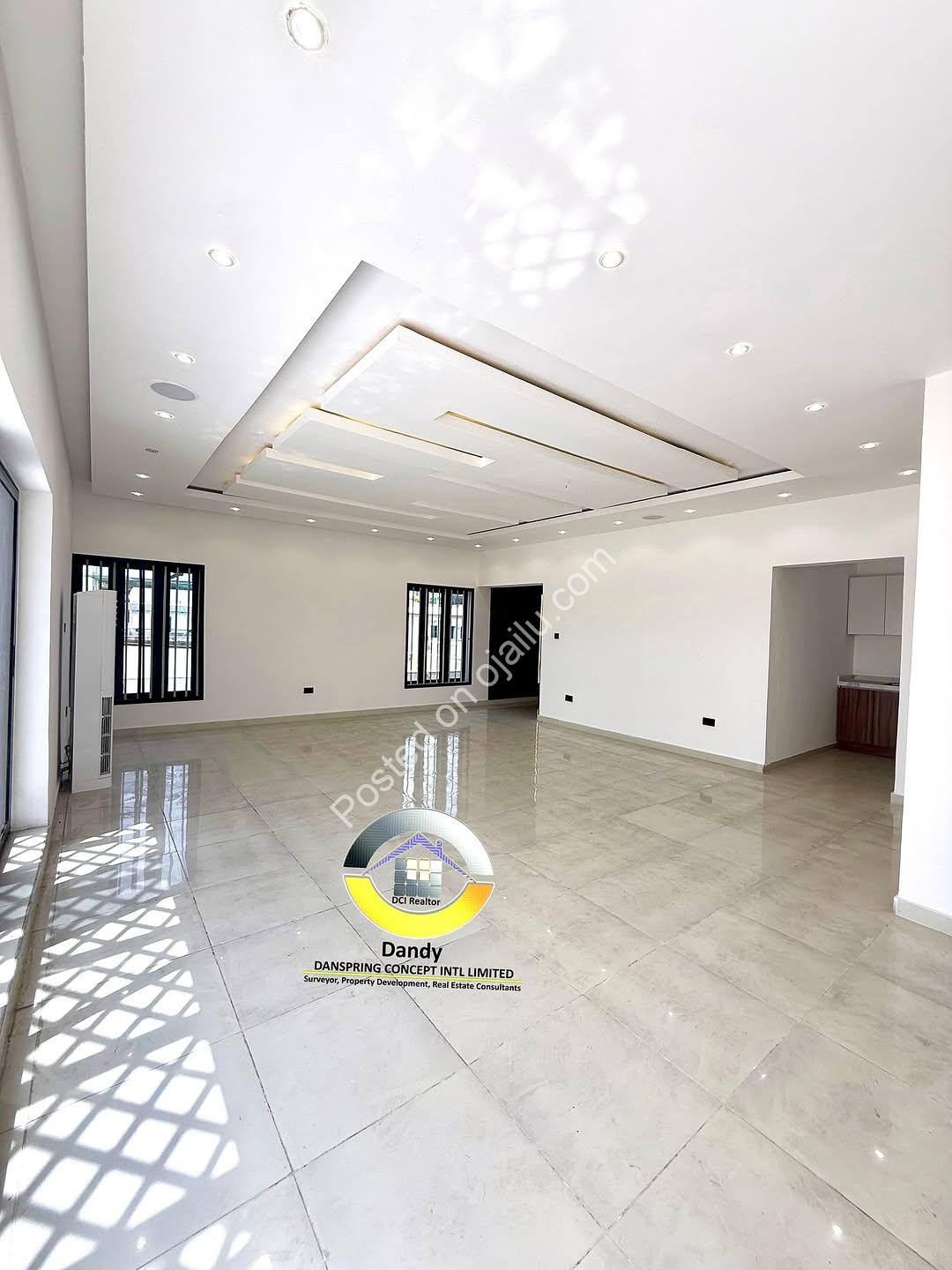 Experience Ocean-View Luxury: 6-Bed Duplex with Cinema & Rooftop Terrace