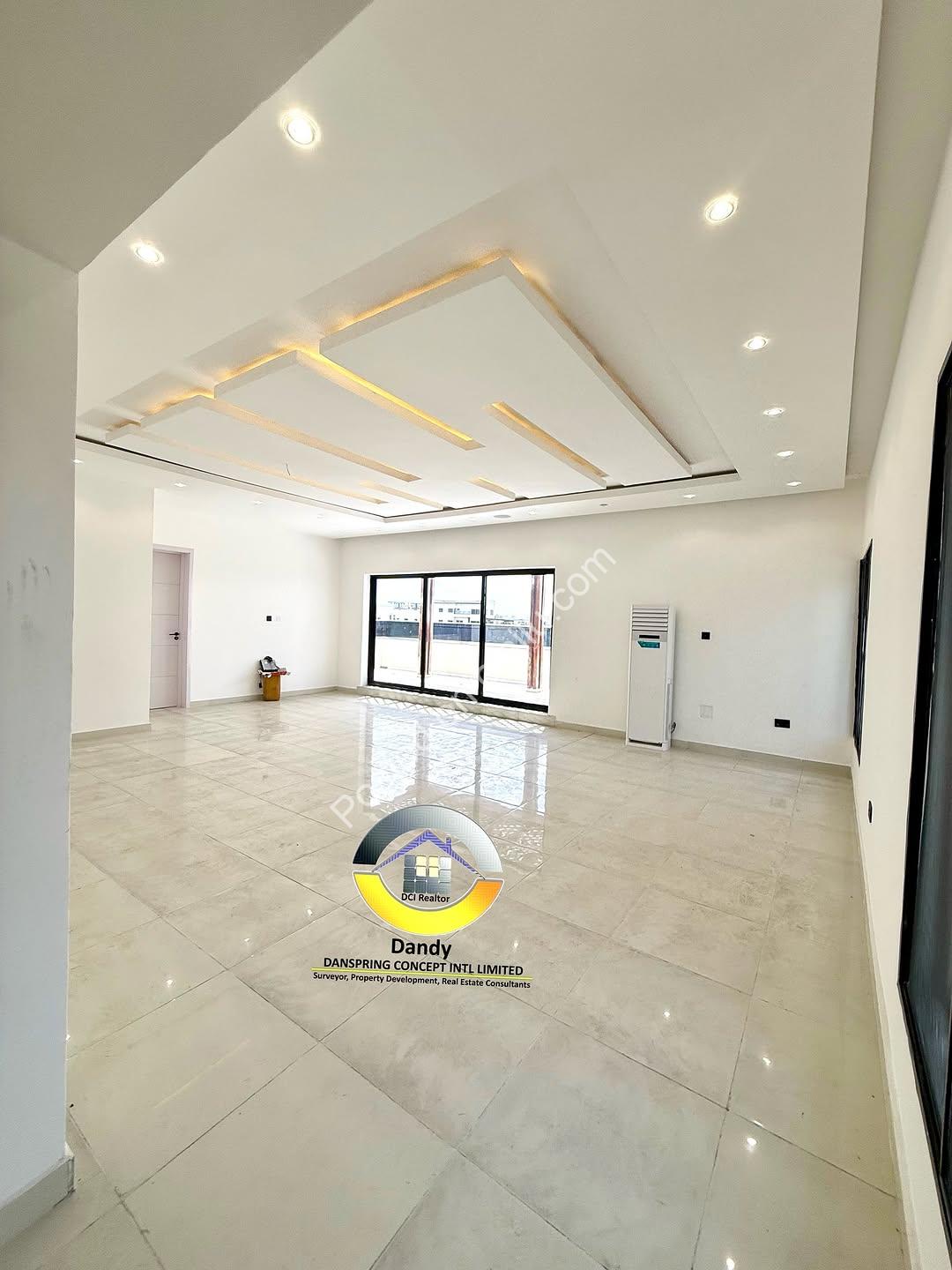 Experience Ocean-View Luxury: 6-Bed Duplex with Cinema & Rooftop Terrace