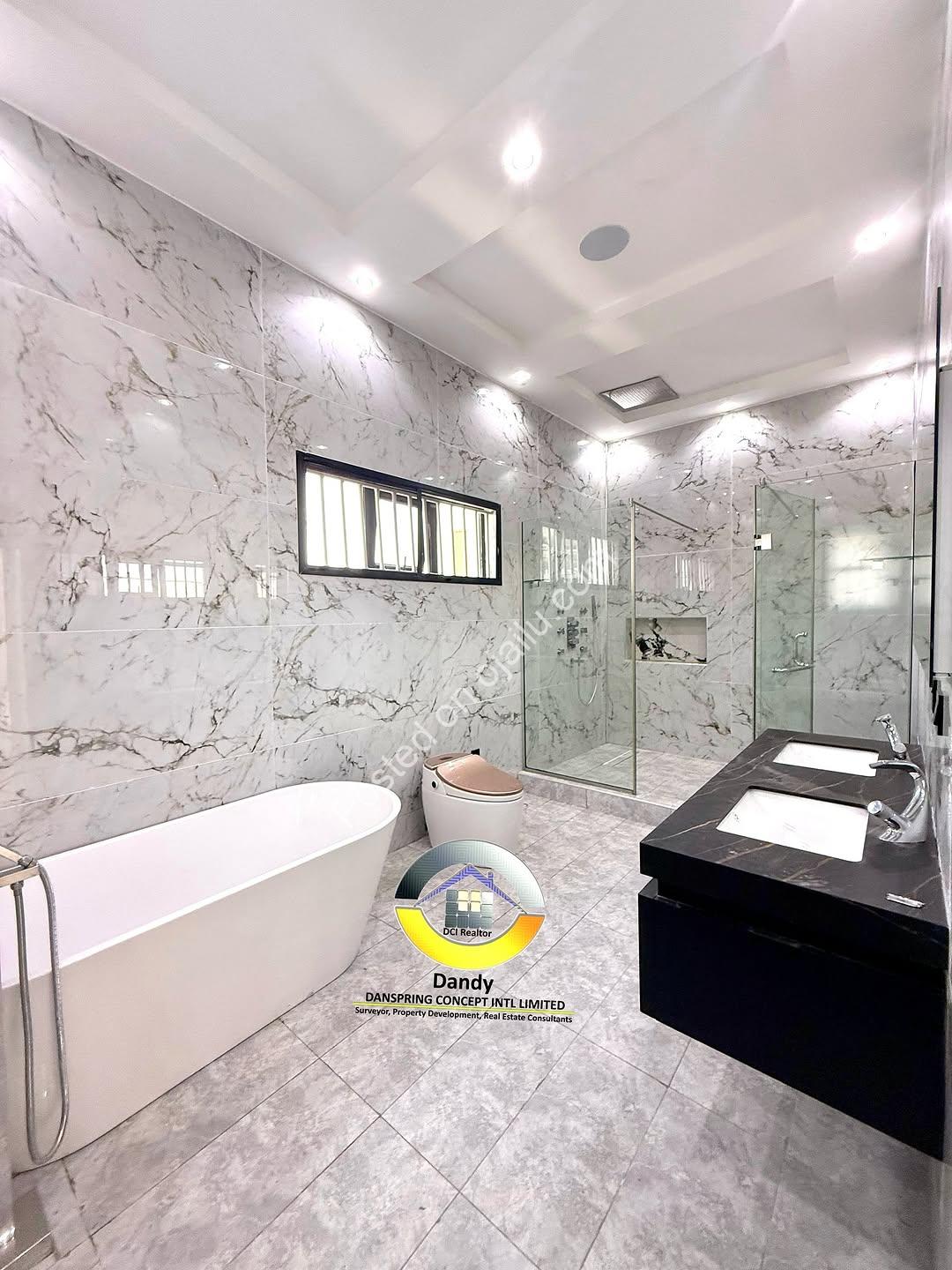 Experience Ocean-View Luxury: 6-Bed Duplex with Cinema & Rooftop Terrace