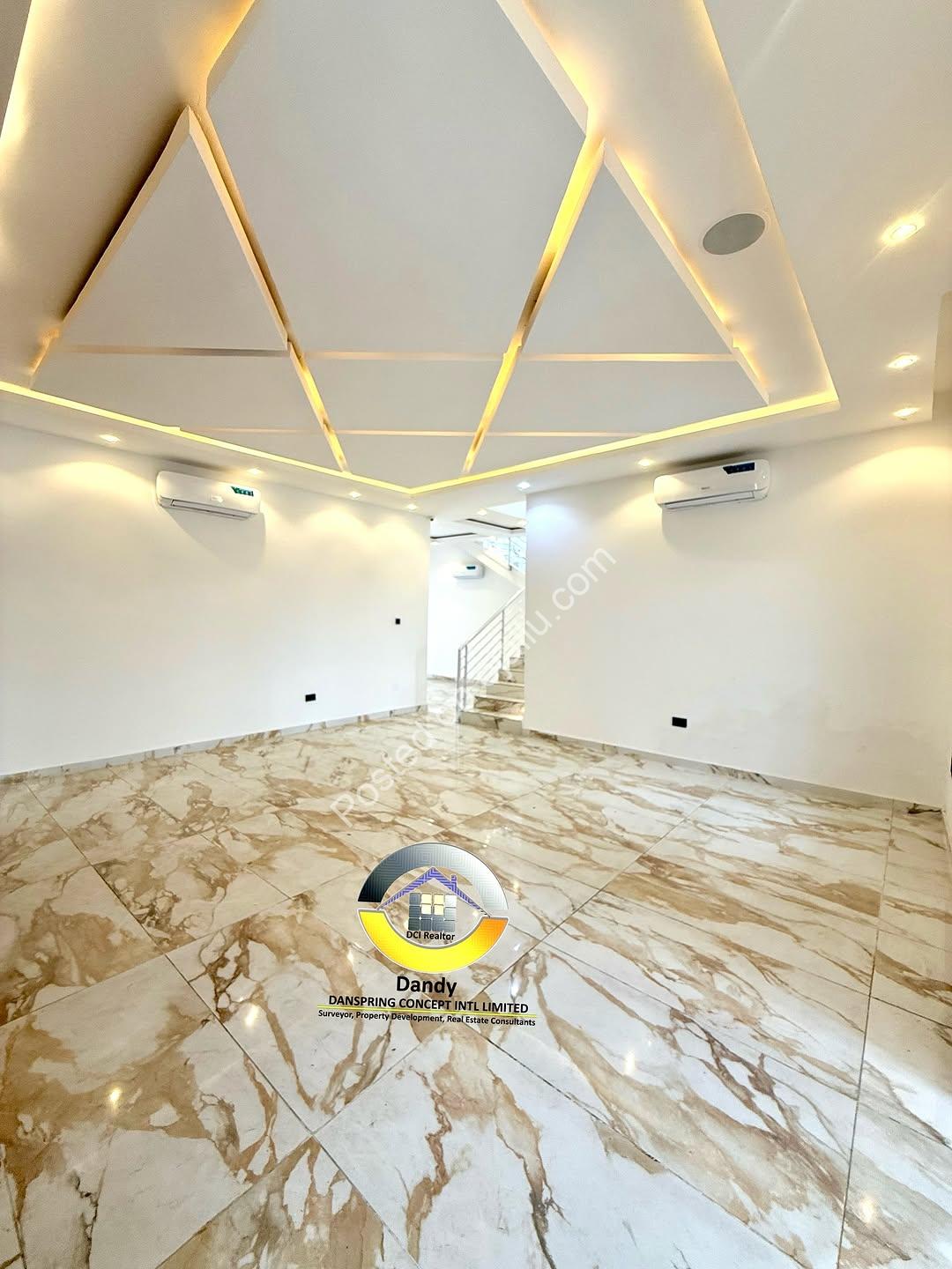 Experience Ocean-View Luxury: 6-Bed Duplex with Cinema & Rooftop Terrace