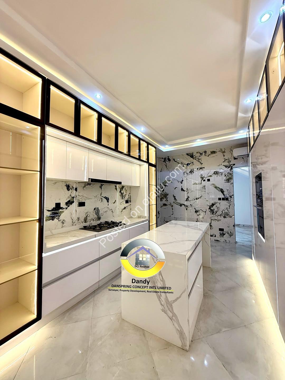 Experience Ocean-View Luxury: 6-Bed Duplex with Cinema & Rooftop Terrace