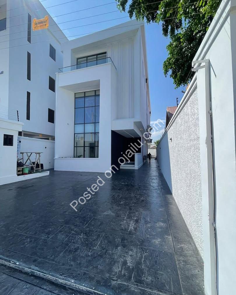 Cinematic Luxury with Private Pool & Cinema in Lekki Phase 1