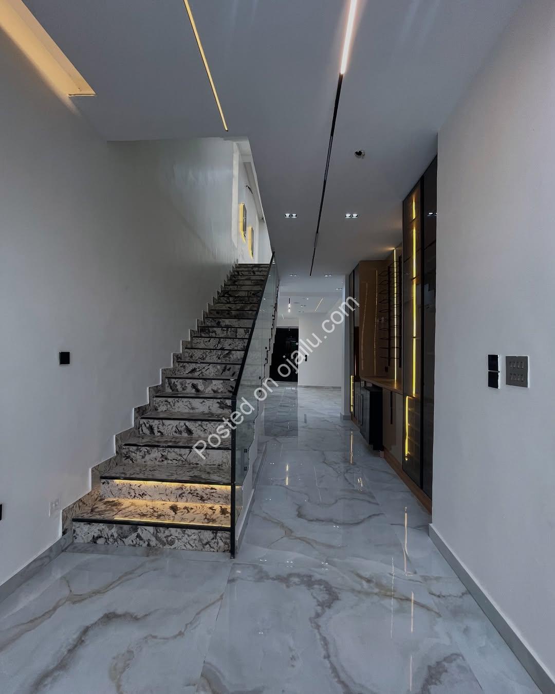 Private Cinema, Pool & Rooftop Terrace Await You