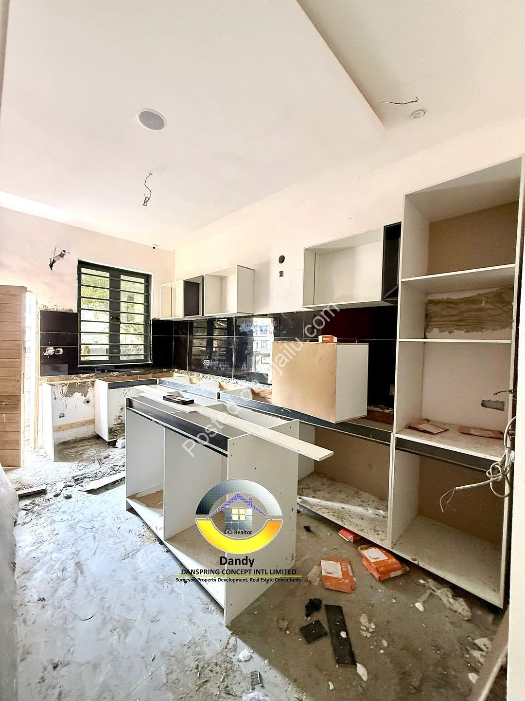 Contemporary 4-Bed Duplex with Bluetooth Speakers & Pendant Lights
