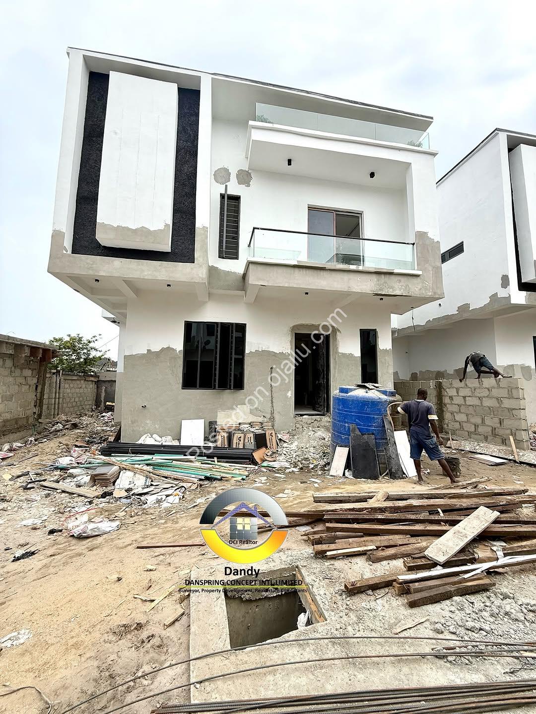 Contemporary 4-Bed Duplex with Bluetooth Speakers & Pendant Lights