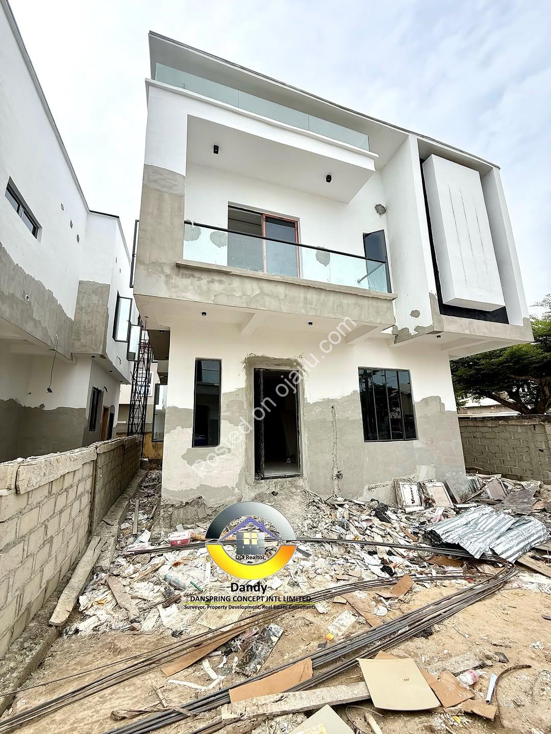 Contemporary 4-Bed Duplex with Bluetooth Speakers & Pendant Lights