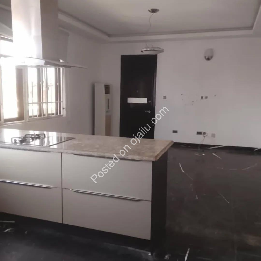 Serenity Meets Status: Your 2-Bed Oasis in Banana Island