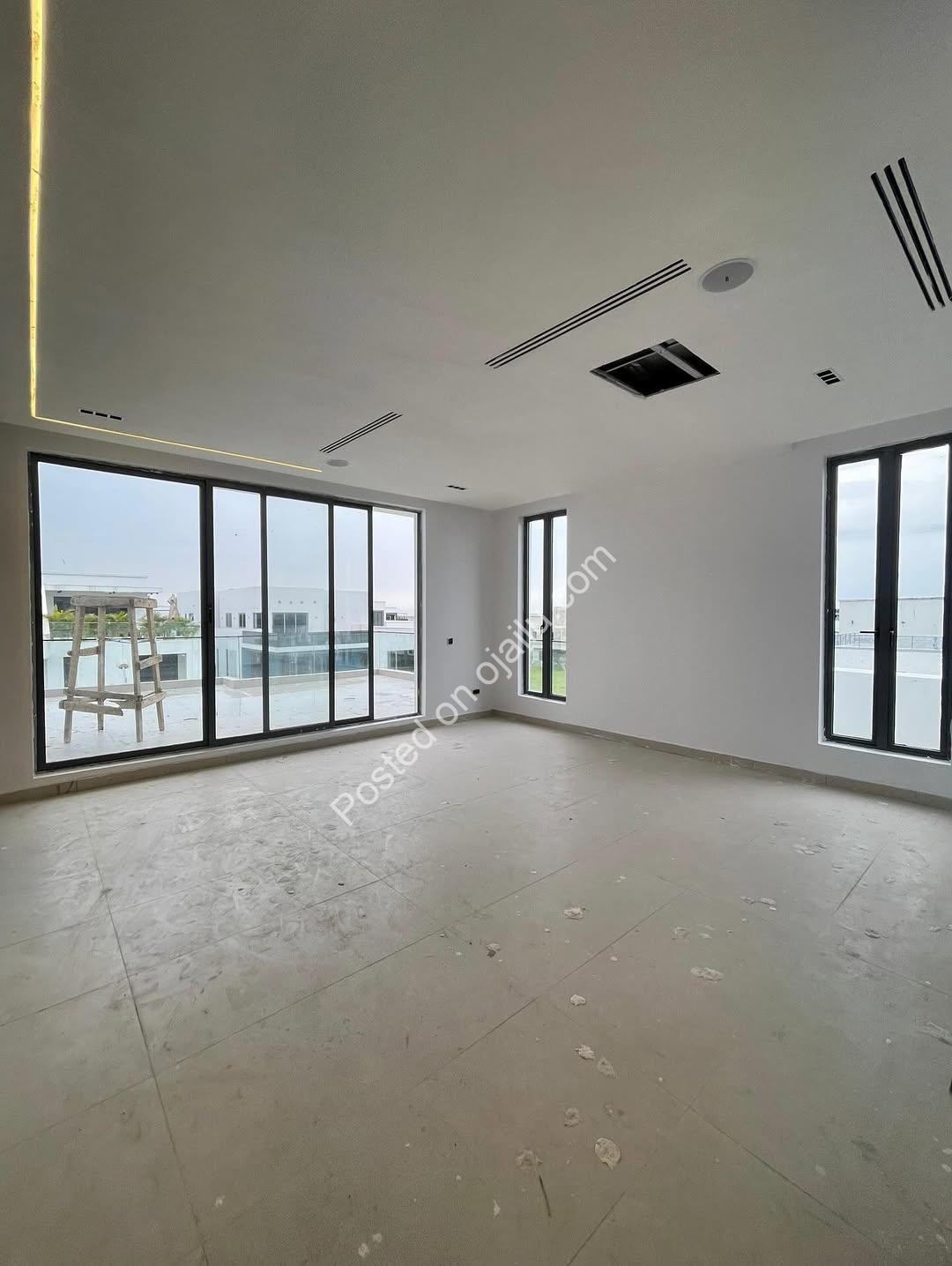 5 Bed Semi-Detached Duplex: Cinema, Gym & Pool Included