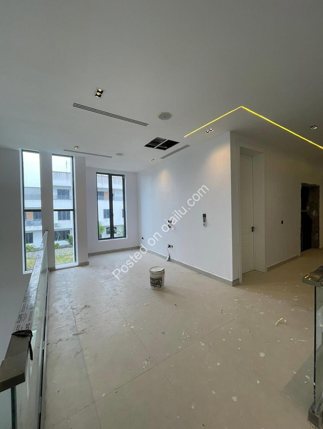 5 Bed Semi-Detached Duplex: Cinema, Gym & Pool Included
